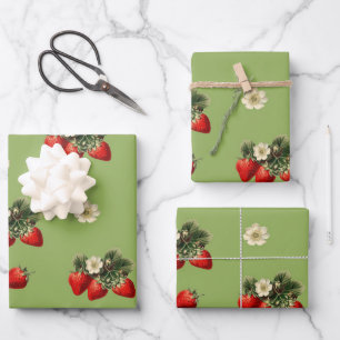 Papel de envolver fresa sobre musgo verde
