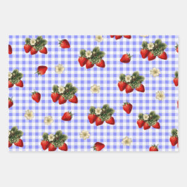 Papel de envolver fresas sobre cuadros azules