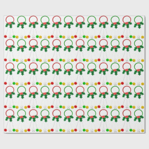 Papel de envolvimiento blanco de coronas rojas y v