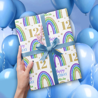 Papel de envolvimiento de cumpleaños con nombre de