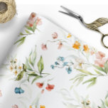 Papel de envolvimiento del jardín de flores silves<br><div class="desc">Papel de envolvimiento del jardín de flores silvestres. Todos los diseños son © SUGAR AND SPICE INVITATIONS.LLC</div>