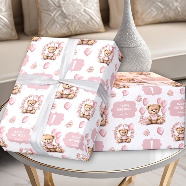 Papel de envolvimiento del nombre de cumpleaños 1  (Cute Bear Pink 1st Birthday Name Wrapping Paper)