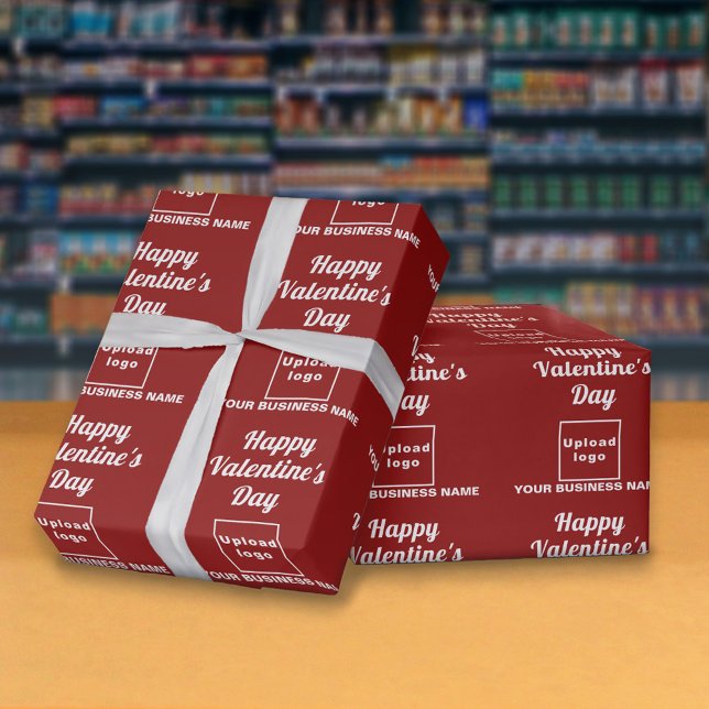 Papel de envolvimiento rojo de Business Valentine (Business name and logo with Happy Valentine's Day greeting on red wrapping paper in store.)