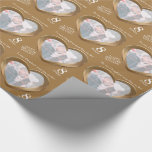 Papel De Regalo 8vo abrigo de la foto del corazón del bronce del<br><div class="desc">Papel de embalaje del aniversario de boda en tonos bronceados. Personalice este papel del aniversario con su propia foto y parientes o amigos nombre y año del aniversario. Lee actualmente a nuestro aniversario feliz de la hija y del yerno 8 años. El efecto de bronce en una forma del corazón...</div>