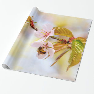 Papel De Regalo Abeja En Una Flor De Cerezo