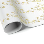 Papel De Regalo Anillos de bodas con clase del oro en el satén<br><div class="desc">Atracción de alianzas de boda elegantes del oro en un fondo blanco del satén. Este papel de envoltorio para regalos felicitará su regalo. Hecho con los gráficos de vector de alta resolución para una impresión profesional. NOTA: (Todos los diseños de producto del zazzle son "impresiones" a menos que esté indicado...</div>