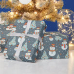 Papel De Regalo Árboles de Navidad Snowmen Navidades verdes<br><div class="desc">Presentamos nuestro Libro de Envoltura de Navidades Super Cute Snowy Wonderland, diseñado para dar vida a la magia de la temporada navideña. Este moderno papel de envoltura cuenta con un precioso fondo de Navidades verdes, lo que crea el escenario para una encantadora escena invernal. Adorando este contexto festivo, hay adorables...</div>