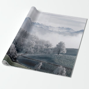 PAPEL DE REGALO ÁRBOLES JUNTO A LA MONTAÑA DE NIEVE CAPPEADA DURAN