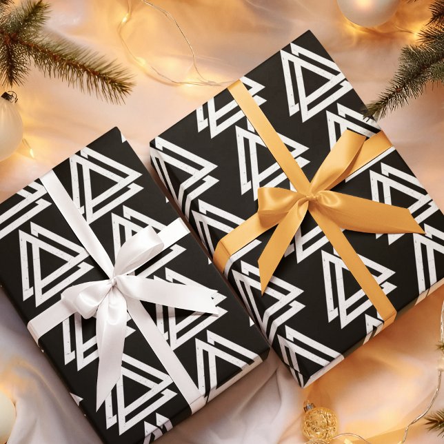 Papel De Regalo Arte del triángulo de vialidad de la nuez de avell (make your gifts stand out with elegant and versatile black and white wrapping paper.)