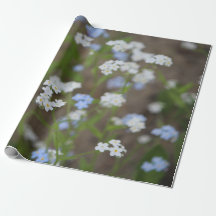 Azul delicado y floral blanco