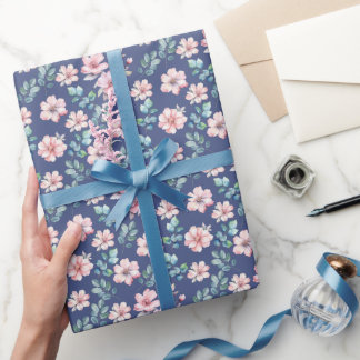 Papel de regalo azul marino con prado de flores ro