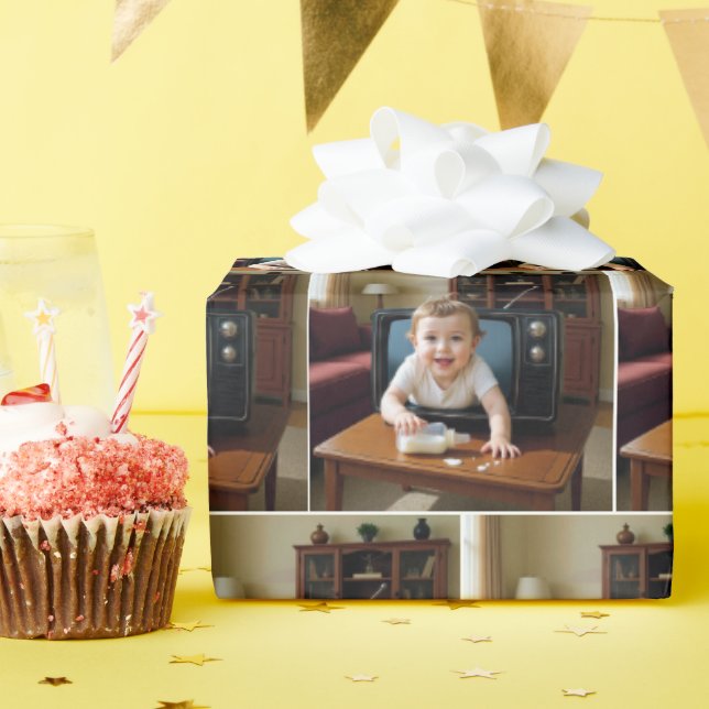 Papel De Regalo Baby Crawling Out of a Retro Television (Fiesta de cumpleaños )