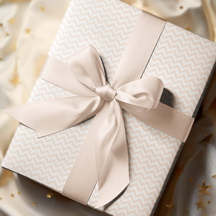 Papel De Regalo Baby Shower de tiras de chevron blanco y crema cúp