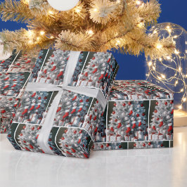 Papel De Regalo Balnearios y calcetines rojos en un árbol de Navid