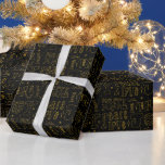 Papel De Regalo Black and Gold Merry Christmas Word Art<br><div class="desc">Este elegante y glamoroso papel de envoltura es versátil y se puede usar para dar regalos o proyectos de arte y artesanía. Es ideal para cualquier ocasión, como Navidades, cumpleaños, bodas, duchas de novias, duchas para bebés, aniversarios o regalos generales. El diseño presenta el guión dorado de las palabras en...</div>