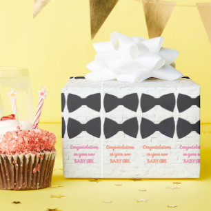 Papel De Regalo Black Bow Ties on White con texto de bebé rosa