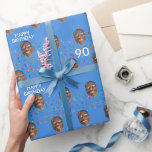 Papel De Regalo Blue Funny Personalizado Face Foto 90th Birthday P<br><div class="desc">Personalizado gracioso papel de envoltura fotográfica para un cumpleaños número 90. Diseño con confeti, fondo azul y un mensaje de feliz cumpleaños. Para cambiar el color, haga clic en el botón para editar el diseño. Para hacer el recorte de la foto puedes descargar cualquier aplicación móvil gratuita, o usar Canva,...</div>