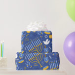 Papel De Regalo Blue Hanukkah Menorah Dove y Dreidel Hanukkah<br><div class="desc">Papel de relleno azul Hanukkah Menorah y Dreidel Hanukkah.</div>