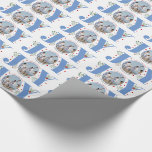 Papel De Regalo Blue JOY Merry Christmas, foto<br><div class="desc">Alegría azul con Navidades de bayas foto de vacaciones Papel envuelto. Muestra un patrón de la palabra "JOY" en azul con bayas rojas y vegetación mientras que en lugar de la letra "O" está su foto. Personaliza con tu propia foto y texto.</div>