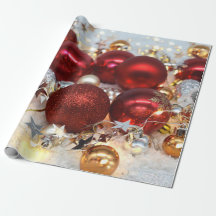 Bolas de decoración rojas y plateadas para navidad