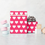 Papel De Regalo Bonito Patrón de corazón blanco Diva Rosa<br><div class="desc">El papel de envolvimiento de moda festivo, moderno y sencillo presenta un patrón de corazones blancos bonito en un elegante fondo rosa diva. Envuelve tus regalos con amor, perfecto para El día de San Valentín, vacaciones para Navidades, boda, cumpleaños o una ducha de bebé! Diseñado exclusivamente para usted por Happy...</div>
