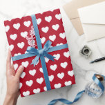 Papel De Regalo Bonito Patrón de corazones blancos clásico rojo<br><div class="desc">El papel de envolvimiento de moda festivo, moderno y sencillo presenta un patrón de corazones blancos bonito en un fondo rojo clásico. Envuelve tus regalos con amor, perfecto para El día de San Valentín, vacaciones para Navidades, boda, cumpleaños o una ducha de bebé! Diseñado exclusivamente para usted por Happy Dolphin...</div>
