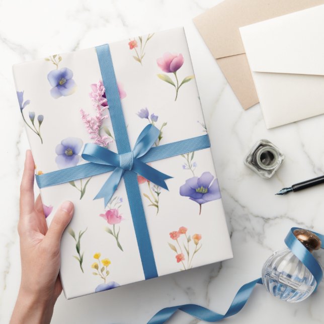 Papel de regalo botánico de flores silvestres en a (Regalar)