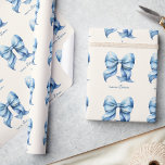 Papel De Regalo Bow azul moderno personalizado con monograma de no<br><div class="desc">Transforme su obsequio en una elegante aventura con nuestro moderno Blue Bow Personalizado con el Papel de envolvimiento Monograma Nombre. Este elegante papel de envolvimiento presenta una proa de coqueta azul preppy de moda, que captura perfectamente la estética de moda de la coqueta que es todo el furor. Diseñado con...</div>