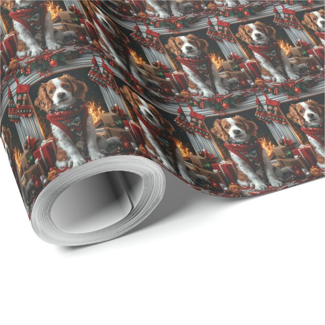 Papel De Regalo Brittany Spaniel con chimenea de regalos de Navida (Esquina del rollo)