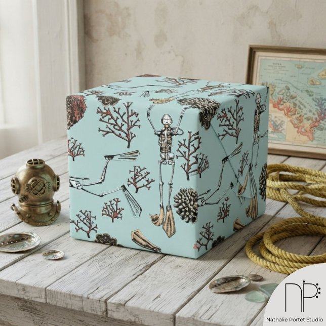 Papel de regalo Buzo Esqueleto Azul (Hand-drawn skeleton scuba diver and coral reef botanical pattern blue ocean gift wrapping paper)