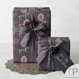 Papel De Regalo Caballo Gótico de Monograma Púrpura
