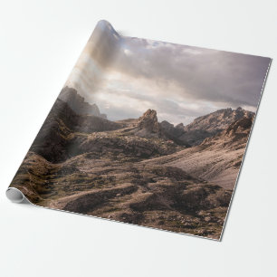 PAPEL DE REGALO CAMPO GRIS CERCA DE COLINAS BAJO CIELO DE COLOR A
