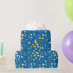 Papel De Regalo Chanukah celebra las estrellas judías de gloria co<br><div class="desc">Añade un poco de color y brillo vacacional con este divertido diseño de papel de envoltura de Chanukah. Apropiado para niños o adultos, necesidades de envoltura de regalos corporativos o familiares. Hay bolsas de regalo coordinadas, papel tisular y cinta para una completa apariencia de Chanukah, o puedes mezclar y emparejar...</div>