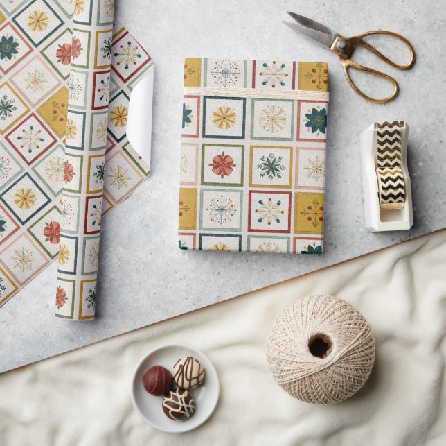 Papel De Regalo Christmas Grid of Flowers, Leaves & Snowflakes (Artesanía)