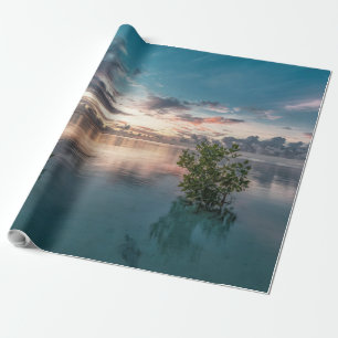Papel De Regalo cielo azul con nubes rojas y oscuras reflejadas en