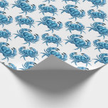 Papel De Regalo Clásico patrón costero de cangrejos azules<br><div class="desc">Un patrón de cangrejo azul para ese ambiente costero. Se muestra aquí con un fondo blanco,  puede cambiar el fondo a cualquier otro color utilizando la opción "personalizar". Imagina lo bonito que lucirán tus regalos envueltos en este encantador patrón costero.</div>