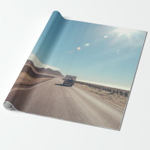Papel De Regalo Coche en la carretera de asfalto negro