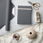 Papel De Regalo Color sólido gris oscuro<br><div class="desc">Papel de envoltura de color sólido en una gran variedad de colores para todos sus regalos de boda y ducha. Los colores para 2025 son oscuros y audaces y esto es lo que encontrarás en mis últimos diseños con nombres de colores de varias empresas de diseño.</div>