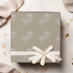 Papel De Regalo Color sólido Linen Beige - Mr & Mrs Wedding Favors<br><div class="desc">Un bonito color con fuentes de moda hace una pieza de declaración para un favor de recepción. Esto sería perfecto para recepciones y fiestas de aniversario. Los elementos son más fáciles de personalizar cuando se reemplazan primero todo el texto y las fotos. Si su arte todavía necesita ser ajustado, haga...</div>