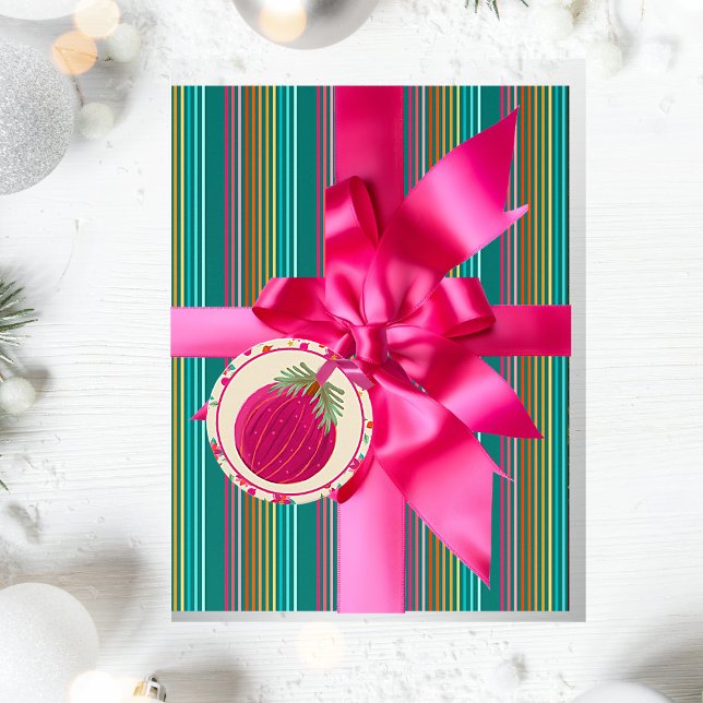 Papel De Regalo Coloridas franjas brillantes Azul rosado verde (Colorful bright hot pink Christmas ornament gift tag with festive striped gift wrapping paper.)