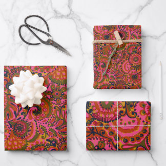 Papel de regalo con estampado de acebo y paisley