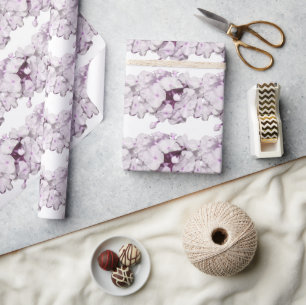 Papel de regalo con estampado floral malva