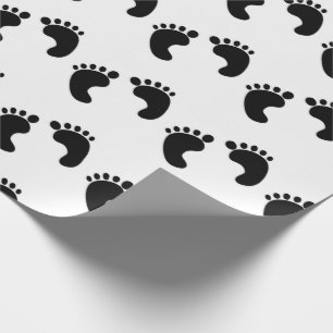 Papel de regalo con huellas de bebé nuevas