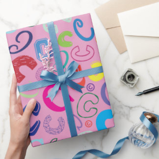 Papel de regalo con letra C - Rosa