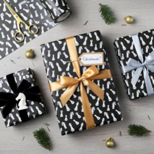Papel de regalo con patrón de piezas de ajedrez mo