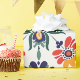 Papel de regalo con patrón floral folk escandinavo