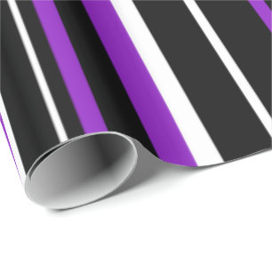 Papel de regalo con rayas negras, moradas y blanca