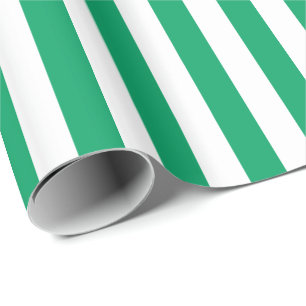 Papel de regalo con un estampado de rayas verdes y