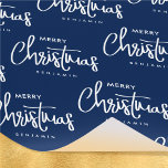 Papel De Regalo Contemporáneo Merry Christmas Script Blue White<br><div class="desc">Crea tu propio envoltorio de regalo de vacaciones con este diseño sencillo y contemporáneo. Un patrón diagonal sin fisuras, con las palabras 'Feliz Navidad', y personalizado con el nombre del destinatario, su apellido o el año festivo. Esta plantilla elegante incluye letras de guiones blancos, con un fondo azul marino oscuro....</div>