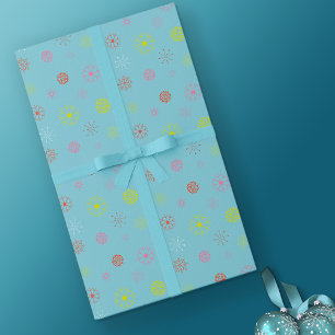 Papel De Regalo Copos De Nieve Coloridos En Un Fondo Azul Claro